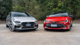 2020 Hyundai i30 v Toyota Corolla