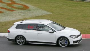 2021 Volkswagen Golf R Wagon spied, hatch and wagon here 2022