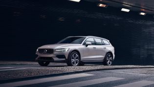 2022 Volvo V60 Cross Country price and specs