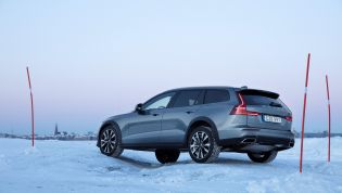 2021 Volvo V60 Cross Country replacing V60 wagon