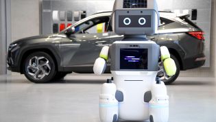 Hyundai DAL-e robot begins showroom trial