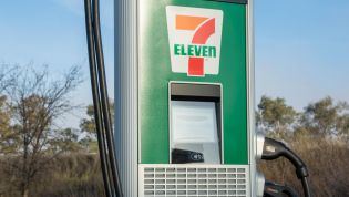 7-Eleven rolling out 500 rapid EV chargers... in the US