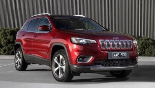 Electric Jeep Cherokee replacement expected by 2025