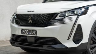 Peugeot 3008, 5008 lose more features