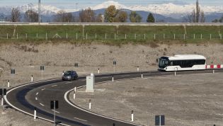 Stellantis demonstrates in-road wireless EV charging