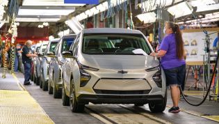 Hertz buying 175,000 electric vehicles from GM
