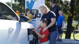 Electric car owners told to gear up for busy weekend at public chargers