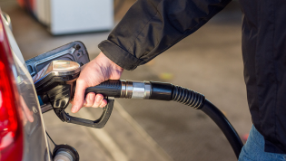 Australians think all fuel excise should go back into roads – survey