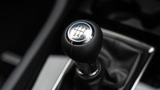 Manual transmission licensing is all but dead according to latest figures