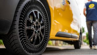 French posties are about to deliver using airless tyres