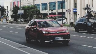 2024 Volkswagen Tiguan filmed undisguised during ad shoot