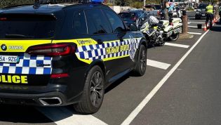 Victorian police officer charged with repeatedly driving on a suspended licence