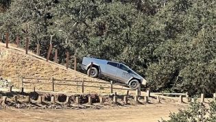 Tesla Cybertruck struggles up simple off-road incline