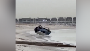 Man thrown from FJ Cruiser in beach rollover caught on camera
