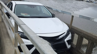 Can't park there mate! Toyota Camry driver goes where they shouldn't