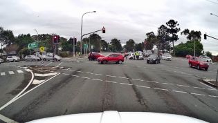 Watch this tradie stop speeding red-light runner from leaving crash scene