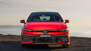 Volkswagen Golf to keep petrol power – report