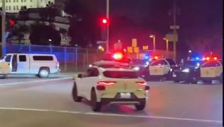 Google’s autonomous robotaxi drives passengers into police standoff