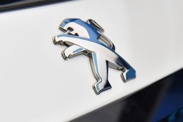Peugeot declines government loans because of FCA merger