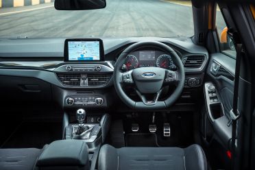 2020 Ford Focus ST automatic v manual: Dragparison