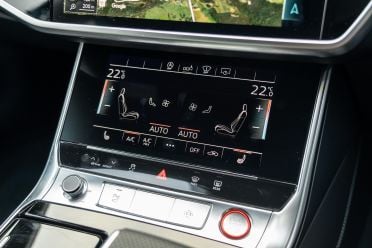 2020 Audi S6 v BMW M550i xDrive Pure