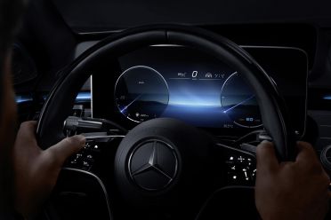 Mercedes-Benz S-Class: Rear airbag headlines tech debuts