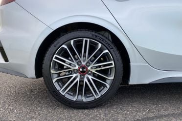 2020 Kia Cerato GT v Honda Civic RS