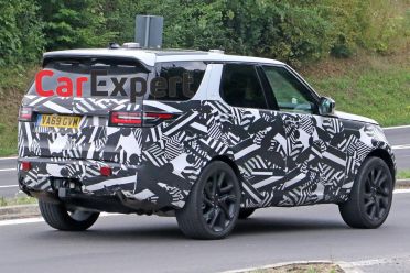 2021 Land Rover Discovery facelift interior spied