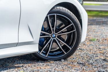 2020 BMW 330i v Jaguar XE R-Dynamic SE