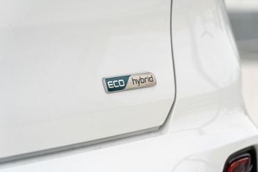 2021 Kia Niro Hybrid v Toyota C-HR Hybrid comparison