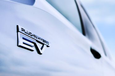 2022 Mitsubishi Outlander PHEV teased, longer EV range and seven seats confirmed