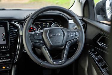 2022 Isuzu MU-X v Toyota Prado comparison