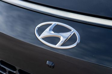 2022 Hyundai Palisade SUV v Staria people-mover comparison