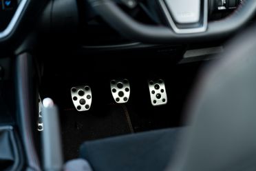 Manual transmission licensing is all but dead according to latest figures