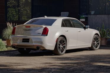 Chrysler shows off 300 successor to dealers - report