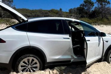 Rented Tesla Model X gets stuck on beach, front then ripped off car