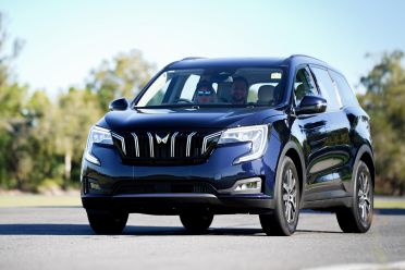2025 Mahindra XUV700 AX7L vs Mitsubishi Outlander LS 2WD: Spec battle