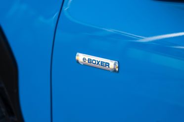 2025 Honda HR-V e:HEV L vs Subaru Crosstrek Hybrid S: Spec battle
