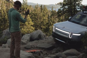 Rivian beats Jeep with a Rubicon-tackling electric SUV