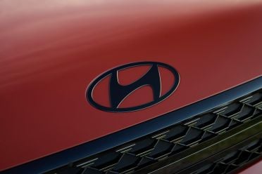 2024 Hyundai Santa Fe Hybrid vs. Kia Sorento Hybrid: Specs Battle
