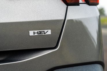 2024 Hyundai Santa Fe Hybrid vs. Kia Sorento Hybrid: Specs Battle