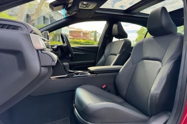 2025 Honda Accord e:HEV RS vs Toyota Camry SL: Spec Battle