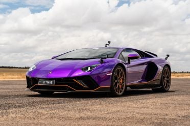 Lamborghini Aventador Ultimae vs Ferrari 812 Competizione drag race