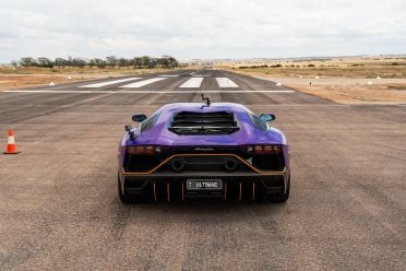 Lamborghini Aventador Ultimae vs Ferrari 812 Competizione drag race