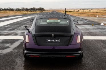 MG Cyberster vs Rolls-Royce Spectre drag race