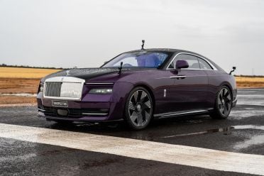 MG Cyberster vs Rolls-Royce Spectre drag race