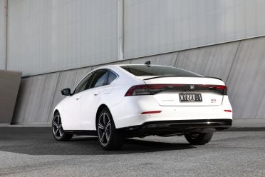 2025 Honda Accord e:HEV RS vs Toyota Camry SL: Spec Battle