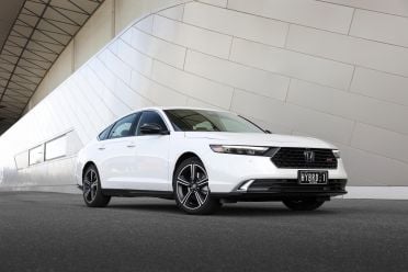 2025 Honda Accord e:HEV RS vs Toyota Camry SL: Spec Battle