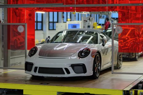 Porsche auctioning final 991 911 for COVID-19