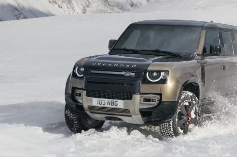 Land Rover working on V8 Defender: report